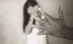 ആറു വയസ്സുകാരിയെ ബലാല്‍സംഗം ചെയ്ത 51കാരനായ അധ്യാപകന്‍ അറസ്റ്റില്‍