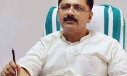 മാര്ക്ക് ദാനം: ഗവര്ണര് തന്നെ കുറ്റപ്പെടുത്തിയിട്ടില്ല; നുണ ആയിരംവട്ടം ആവര്ത്തിച്ചാല് സത്യമാവില്ലെന്ന് മന്ത്രി ജലീല് മാര്ക്ക് ദാനം: ഗവര്ണര് തന്നെ കുറ്റപ്പെടുത്തിയിട്ടില്ല; നുണ ആയിരംവട്ടം ആവര്ത്തിച്ചാല് സത്യമാവില്ലെന്ന് മന്ത്രി ജലീല്