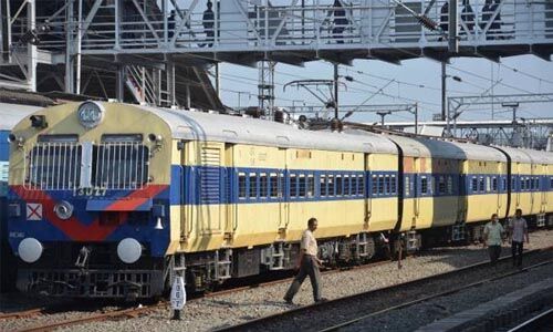 ആലപ്പുഴ- എറണാകുളം മെമു സര്വീസില് കോച്ചുകള് കൂട്ടാനാവില്ലെന്ന് റെയില്വേ ആലപ്പുഴ- എറണാകുളം മെമു സര്വീസില് കോച്ചുകള് കൂട്ടാനാവില്ലെന്ന് റെയില്വേ