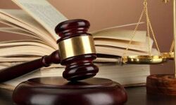 കെട്ടിക്കിടക്കുന്ന കേസുകള്‍ പിന്‍വലിക്കാന്‍ കോടതിയുടെ അനുമതി തേടും