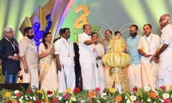 ചലച്ചിത്രമേളയ്ക്ക് തിരശ്ശീല ഉയര്ന്നു; ഭാഷയുടെയും ദേശത്തിന്റെയും ബഹുസ്വരത ഭീഷണിയിലെന്ന് മുഖ്യമന്ത്രി ചലച്ചിത്രമേളയ്ക്ക് തിരശ്ശീല ഉയര്ന്നു; ഭാഷയുടെയും ദേശത്തിന്റെയും ബഹുസ്വരത ഭീഷണിയിലെന്ന് മുഖ്യമന്ത്രി