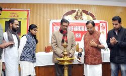 തൊഴില്കോഡില് മാധ്യമപ്രവര്ത്തകരുടെ സുരക്ഷ ഉറപ്പാക്കും: കേന്ദ്രമന്ത്രി വി മുരളീധരന് തൊഴില്കോഡില് മാധ്യമപ്രവര്ത്തകരുടെ സുരക്ഷ ഉറപ്പാക്കും: കേന്ദ്രമന്ത്രി വി മുരളീധരന്