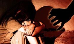 മുമ്പ് പീഡിപ്പിച്ചവര് കൊല്ലുമെന്ന് ഭയം; അങ്കണവാടിയില് അഭയംതേടി പെണ്കുട്ടി മുമ്പ് പീഡിപ്പിച്ചവര് കൊല്ലുമെന്ന് ഭയം; അങ്കണവാടിയില് അഭയംതേടി പെണ്കുട്ടി