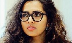 നട്ടെല്ലിലൂടെ ഭയം അരിച്ച് കയറുന്നു, ഇത് അനുവദിക്കാനാവില്ല: പൗരത്വ ഭേദഗതി നിയമത്തിനെതിരേ നടി പാര്‍വ്വതി