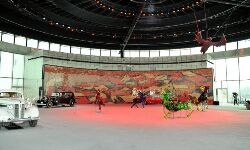 എം എഫ് ഹുസയ്‌ന്റെ സീറൂ ഫില്‍ അര്‍ദ് അനാഛാദനം ചെയ്തു