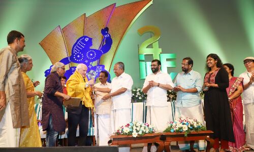 സുവര്‍ണചകോരം ദേ സേ നതിങ് സ്‌റ്റെയിസ് ദി സെയിമിന്; ജല്ലിക്കെട്ടിന് പ്രേക്ഷകപുരസ്‌കാരം