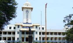 മോഡറേഷൻ തിരിമറി: സസ്പെന്‍റ് ചെയ്‌ത ഡെപ്യൂട്ടി രജിസ്ട്രാറെ തിരിച്ചെടുത്തു