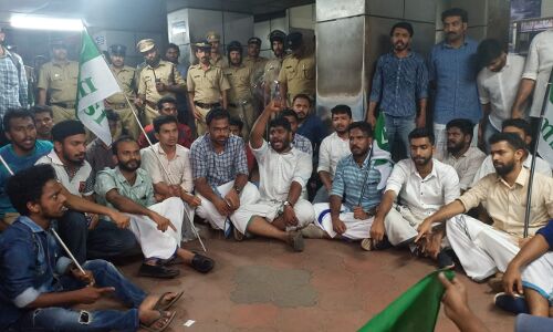 ജാമിയ മില്ലിയ: എംഎസ്എഫ് റയില്‍വേ സ്‌റ്റേഷന്‍ മാര്‍ച്ച് നടത്തി