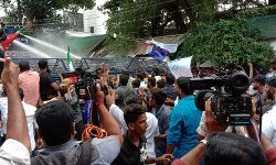 ഹർത്താൽ: തിരുവനന്തപുരത്ത് മാർച്ചിനുനേരെ പോലിസ് ജലപീരങ്കി പ്രയോഗിച്ചു