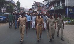 പത്തനംതിട്ടയിൽ ഹർത്താൽ പൂർണ്ണം; പ്രവർത്തകരെ അറസ്റ്റ് ചെയ്തുനീക്കി
