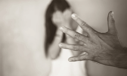 വാളയാറില്‍ എട്ടുവയസ്സുകാരിയെ അയല്‍വാസി പീഡിപ്പിച്ചു; പ്രതി ഒളിവില്‍