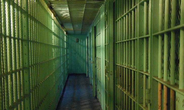 കുവൈത്തില് ഏഴുന്നൂറോളം തടവുകാര്ക്ക് പൊതുമാപ്പ് ലഭിച്ചേക്കും കുവൈത്തില് ഏഴുന്നൂറോളം തടവുകാര്ക്ക് പൊതുമാപ്പ് ലഭിച്ചേക്കും