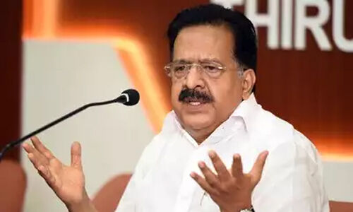 കിഫ്ബി: ധൂര്ത്തും അഴിമതിയും നടത്താനുള്ള സങ്കേതമെന്ന് രമേശ് ചെന്നിത്തല കിഫ്ബി: ധൂര്ത്തും അഴിമതിയും നടത്താനുള്ള സങ്കേതമെന്ന് രമേശ് ചെന്നിത്തല