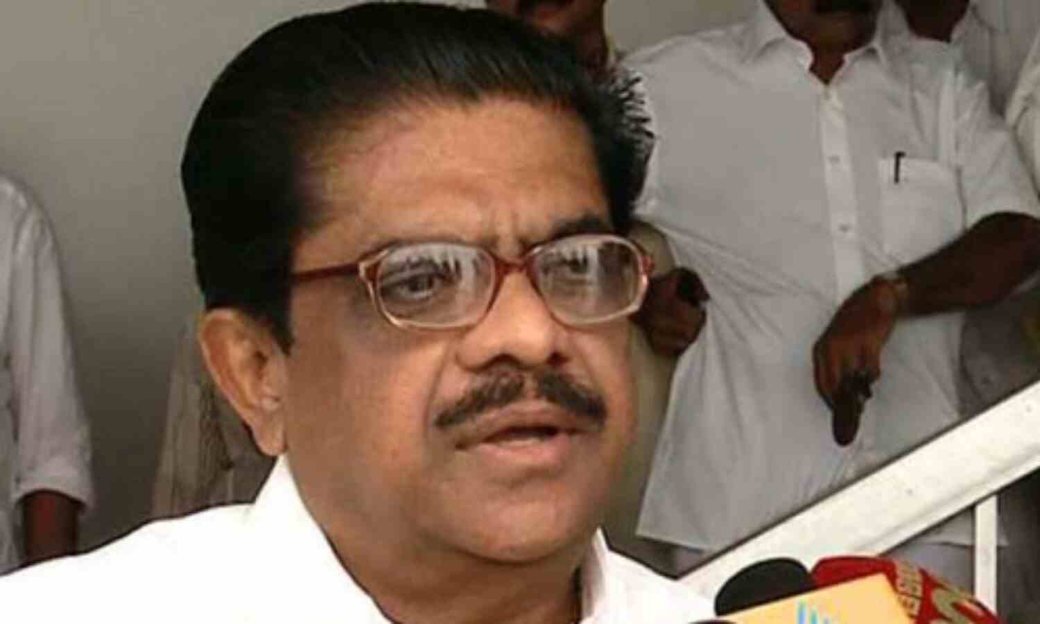 നവകേരള സദസ്സ് കേരളത്തെ കലാപഭൂമിയാക്കി; ശ്രദ്ധതിരിക്കാന് മുഖ്യമന്ത്രി കലാപാഹ്വാനം നടത്തിയെന്ന് സുധീരന് നവകേരള സദസ്സ് കേരളത്തെ കലാപഭൂമിയാക്കി; ശ്രദ്ധതിരിക്കാന് മുഖ്യമന്ത്രി കലാപാഹ്വാനം നടത്തിയെന്ന് സുധീരന്