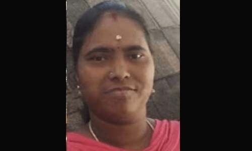 നിര്ത്തിയിട്ട പിക്കപ്പില് ഓട്ടോ ഇടിച്ച് യുവതി മരിച്ചു; മൂന്നുപേര്ക്ക് പരിക്ക് നിര്ത്തിയിട്ട പിക്കപ്പില് ഓട്ടോ ഇടിച്ച് യുവതി മരിച്ചു; മൂന്നുപേര്ക്ക് പരിക്ക്