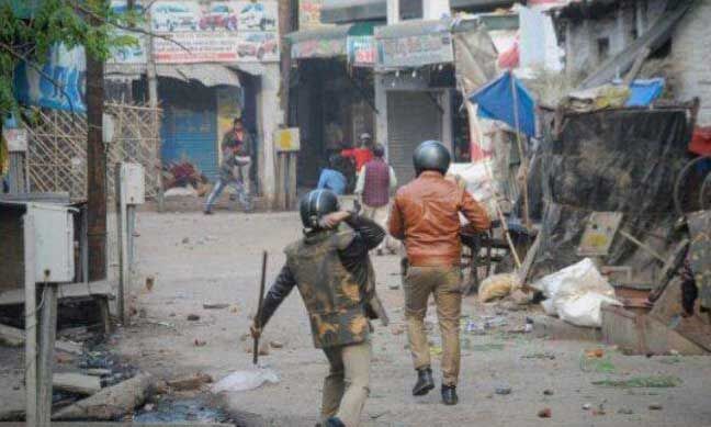 പൗരത്വ ഭേദഗതി വിരുദ്ധ പ്രക്ഷോഭം: 18 പേര് കൊല്ലപ്പെട്ടു, 5400 പേര് കസ്റ്റഡിയില്, 13000 അക്കൗണ്ടുകള് നിരീക്ഷണത്തില് പൗരത്വ ഭേദഗതി വിരുദ്ധ പ്രക്ഷോഭം: 18 പേര് കൊല്ലപ്പെട്ടു, 5400 പേര് കസ്റ്റഡിയില്, 13000 അക്കൗണ്ടുകള് നിരീക്ഷണത്തില്