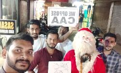 പൗരത്വ ഭേദഗതി നിയമത്തിനെതിരായ ക്രിസ്മസ് സന്ദേശവുമായി സാന്താക്ലോസ് നഗരത്തില്‍