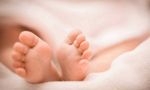 രണ്ടുവയസ്സുകാരി വീടിന് സമീപത്തെ കുളത്തില് വീണ് മരിച്ചു രണ്ടുവയസ്സുകാരി വീടിന് സമീപത്തെ കുളത്തില് വീണ് മരിച്ചു