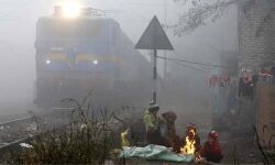 ഡല്‍ഹിയിലെ അതിശൈത്യം; 34 ട്രെയിനുകള്‍ ഇന്നും വൈകിയോടുന്നു