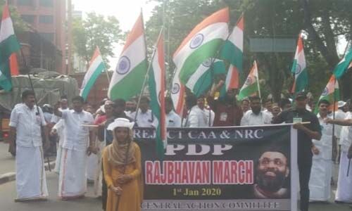പൗരത്വനിഷേധത്തിനെതിരേ പിഡിപി നടത്തിയ രാജ്ഭവന്‍ മാര്‍ച്ചില്‍ പ്രതിഷേധമിരമ്പി