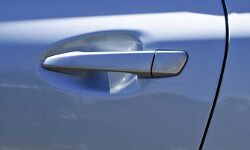 കാറിനുള്ളിൽ ഡോക്ടറെ മരിച്ച നിലയിൽ കണ്ടെത്തി