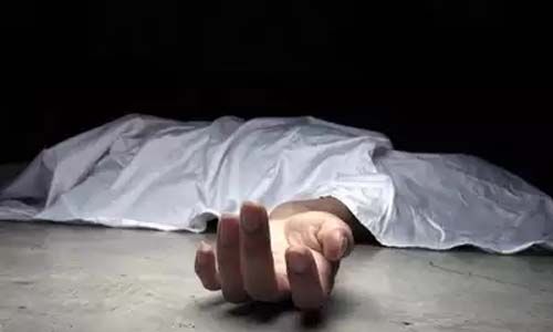 ഐബി ഉദ്യോഗസ്ഥന് കാറില് മരിച്ച നിലയില് ഐബി ഉദ്യോഗസ്ഥന് കാറില് മരിച്ച നിലയില്