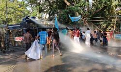 കണ്ണന് ഗോപിനാഥനെ വിട്ടയക്കണം; കാംപസ് ഫ്രണ്ട് രാജ്ഭവന് മാര്ച്ചിന് നേരേ ജലപീരങ്കി കണ്ണന് ഗോപിനാഥനെ വിട്ടയക്കണം; കാംപസ് ഫ്രണ്ട് രാജ്ഭവന് മാര്ച്ചിന് നേരേ ജലപീരങ്കി