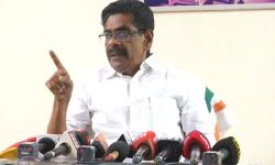 ഗവര്ണര്ക്കെതിരേ പിണറായിക്ക് മിണ്ടാട്ടമില്ല; ബിജെപിയിതര മുഖ്യമന്ത്രിമാര്ക്ക് കത്തെഴുതിയത് വിരോധാഭാസമെന്ന് മുല്ലപ്പള്ളി ഗവര്ണര്ക്കെതിരേ പിണറായിക്ക് മിണ്ടാട്ടമില്ല; ബിജെപിയിതര മുഖ്യമന്ത്രിമാര്ക്ക് കത്തെഴുതിയത് വിരോധാഭാസമെന്ന് മുല്ലപ്പള്ളി