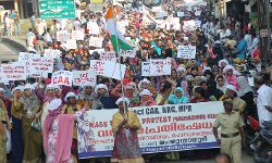 ആയിരങ്ങള്‍ ഒഴുകിയെത്തി; പൗരത്വ ഭേദഗതി നിയമത്തിന് താക്കീതായി പെരുമ്പാവൂരില്‍ കൂറ്റന്‍ വനിതാ റാലി