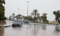 യുഎഇയില്‍ ശക്തമായ മഴ  റോഡിലെങ്ങും വെള്ളക്കെട്ട്.