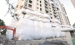 മരടിലെ ഫ്ളാറ്റുകള് നിയന്ത്രിത സ്ഫോടനത്തിലൂടെ ഇന്ന് പൊളിക്കും; രാവിലെ എട്ടുമണി മുതല് നിരോധനാജ്ഞ മരടിലെ ഫ്ളാറ്റുകള് നിയന്ത്രിത സ്ഫോടനത്തിലൂടെ ഇന്ന് പൊളിക്കും; രാവിലെ എട്ടുമണി മുതല് നിരോധനാജ്ഞ