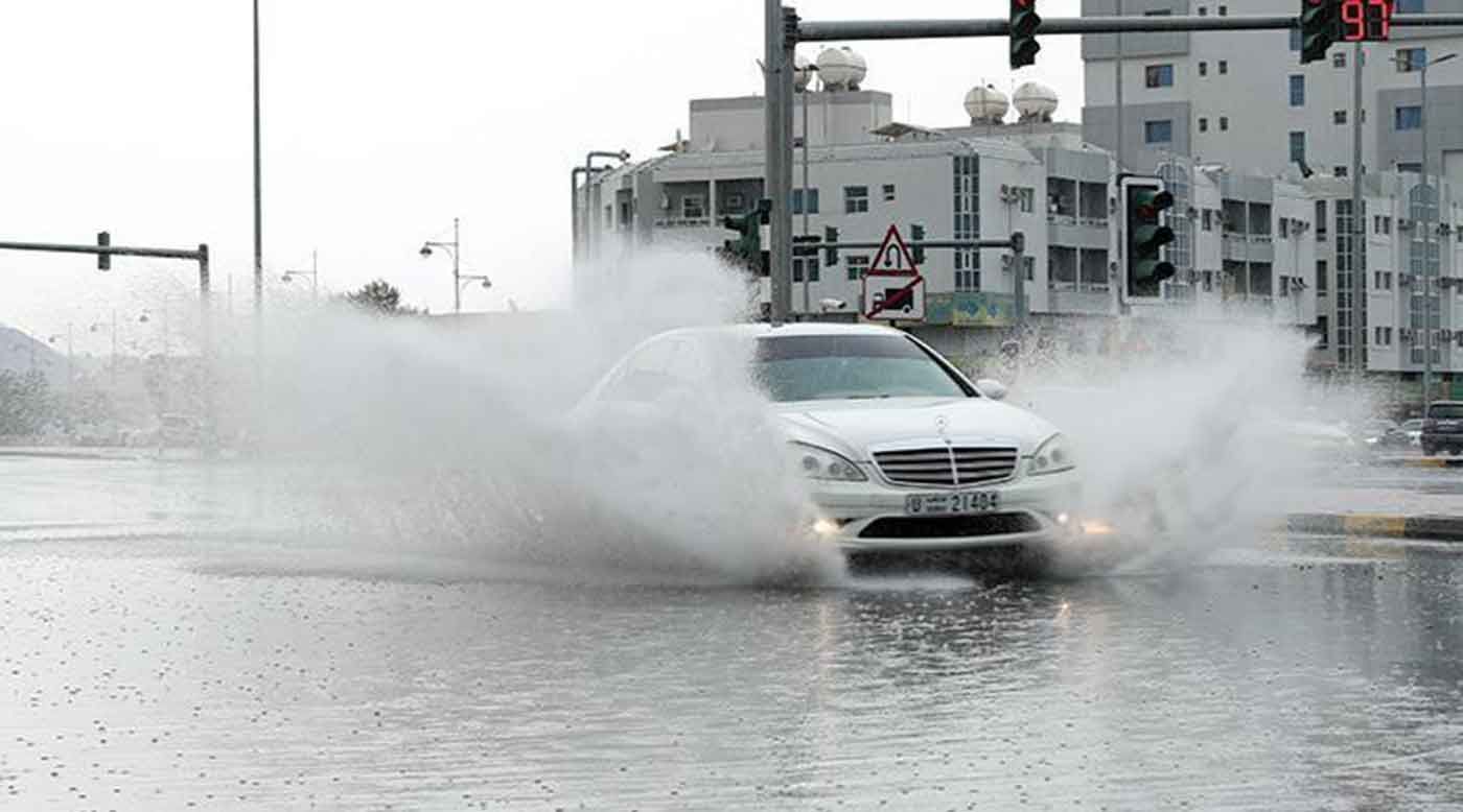 യുഎഇയില് മഴ മൂന്നാം ദിവസവും തുടരുന്നു എയര് ഇന്ത്യ സര്വ്വീസ് റദ്ദാക്കി. യുഎഇയില് മഴ മൂന്നാം ദിവസവും തുടരുന്നു എയര് ഇന്ത്യ സര്വ്വീസ് റദ്ദാക്കി.