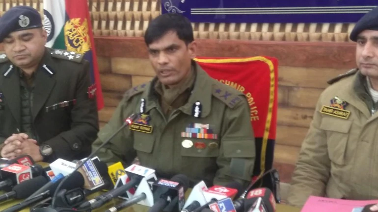 ഭീകരര്‍ക്കൊപ്പം പിടിയിലായ പോലിസ് ഓഫിസറെയും ഭീകരനായി കണക്കാക്കുമെന്ന് പോലിസ്