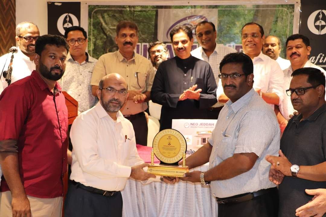 പ്രളയത്തില് എല്ലാം നഷ്ടപ്പെട്ട പ്രവാസിക്ക് നിയോ ജിദ്ദയുടെ സ്നേഹവീട് പ്രളയത്തില് എല്ലാം നഷ്ടപ്പെട്ട പ്രവാസിക്ക് നിയോ ജിദ്ദയുടെ സ്നേഹവീട്