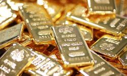 നെടുമ്പാശേരി വിമാനത്താവളത്തില്‍ വന്‍ സ്വര്‍ണ വേട്ട; 90 ലക്ഷത്തിന്റെ സ്വര്‍ണവും വിദേശ കറന്‍സിയും പിടികൂടി, രണ്ടു പേര്‍ കസ്റ്റഡിയില്‍