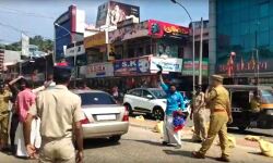 ഗവര്‍ണര്‍ക്കെതിരേ ആയൂരിൽ കരിങ്കൊടി പ്രതിഷേധം