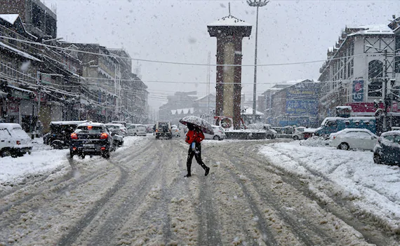 കശ്മീരില്‍ ബ്രോഡ്ബാന്‍ഡ് ഇന്റര്‍നെറ്റ് ഭാഗികമായി പുനസ്ഥാപിക്കുന്നു; സാമൂഹിക മാധ്യമങ്ങള്‍ക്കുള്ള വിലക്ക് തുടരും