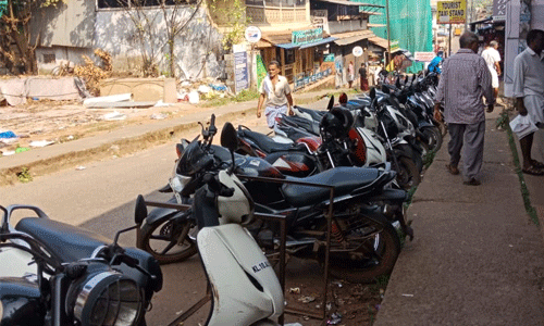 ഹൈകോടതി ഉത്തരവ് പോലിസ് അവഗണിച്ചു;  അരീക്കോട് ഗതാഗതം താളം തെറ്റുന്നു