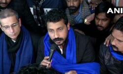 ഭരണഘടന വായിക്കുന്നത് കുറ്റമാണോ?; പോരാട്ടം തുടരുമെന്ന് പ്രഖ്യാപിച്ച് ചന്ദ്രശേഖര് ആസാദ് ഭരണഘടന വായിക്കുന്നത് കുറ്റമാണോ?; പോരാട്ടം തുടരുമെന്ന് പ്രഖ്യാപിച്ച് ചന്ദ്രശേഖര് ആസാദ്