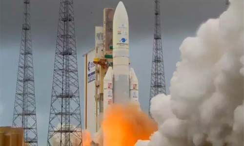 2020ലെ ഐഎസ്ആര്ഒയുടെ ആദ്യ ദൗത്യം; ജിസാറ്റ്- 30 വിജയകരമായി വിക്ഷേപിച്ച് ഇന്ത്യ 2020ലെ ഐഎസ്ആര്ഒയുടെ ആദ്യ ദൗത്യം; ജിസാറ്റ്- 30 വിജയകരമായി വിക്ഷേപിച്ച് ഇന്ത്യ