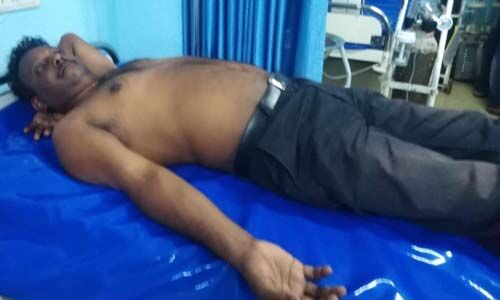 വാര്ത്ത നല്കിയതിലെ വിരോധം: മാധ്യമപ്രവര്ത്തകനെ അബ്കാരി സംഘം അര്ധരാത്രി വീടുകയറി ആക്രമിച്ചു വാര്ത്ത നല്കിയതിലെ വിരോധം: മാധ്യമപ്രവര്ത്തകനെ അബ്കാരി സംഘം അര്ധരാത്രി വീടുകയറി ആക്രമിച്ചു