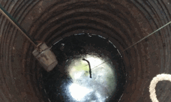 കിണറുകളില് പെട്രോളിന്റെ സാന്നിധ്യം; വീട്ടുകാര്ക്ക് വെള്ളം എത്തിച്ച് നല്കണമെന്ന് പെട്രോള് പമ്പ് ഉടമയോട് പഞ്ചായത്ത് കിണറുകളില് പെട്രോളിന്റെ സാന്നിധ്യം; വീട്ടുകാര്ക്ക് വെള്ളം എത്തിച്ച് നല്കണമെന്ന് പെട്രോള് പമ്പ് ഉടമയോട് പഞ്ചായത്ത്