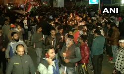 പൗരത്വ നിയമ ഭേദഗതി: ജാമിഅയില്‍ നിന്ന് ഷഹീന്‍ബാഗിലേക്ക് മെഴുകുതിരി മാര്‍ച്ച്