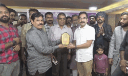 പാട്ടുകൂട്ടം മ്യൂസിക്കല് ബാന്ഡ് യാത്രയപ്പ് നല്കി പാട്ടുകൂട്ടം മ്യൂസിക്കല് ബാന്ഡ് യാത്രയപ്പ് നല്കി