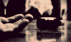 സെക്രട്ടേറിയറ്റിനു മുന്നില് മധ്യവയസ്കന് കീടനാശിനി കഴിച്ച് ആത്മഹത്യയ്ക്ക് ശ്രമിച്ചു സെക്രട്ടേറിയറ്റിനു മുന്നില് മധ്യവയസ്കന് കീടനാശിനി കഴിച്ച് ആത്മഹത്യയ്ക്ക് ശ്രമിച്ചു