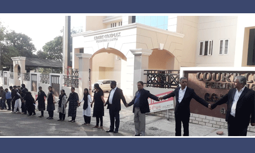 പൗരത്വ പ്രക്ഷോഭം: പെരിന്തല്മണ്ണയില് അഭിഭാഷകശൃംഖല പൗരത്വ പ്രക്ഷോഭം: പെരിന്തല്മണ്ണയില് അഭിഭാഷകശൃംഖല