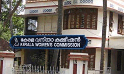 മോശമായി പെരുമാറിയ ഓട്ടോ ഡ്രൈവര്ക്കെതിരേ സ്വമേധയാ നടപടിയെടുത്ത് വനിതാ കമ്മീഷന് അംഗം ഷാഹിദ കമാല് മോശമായി പെരുമാറിയ ഓട്ടോ ഡ്രൈവര്ക്കെതിരേ സ്വമേധയാ നടപടിയെടുത്ത് വനിതാ കമ്മീഷന് അംഗം ഷാഹിദ കമാല്