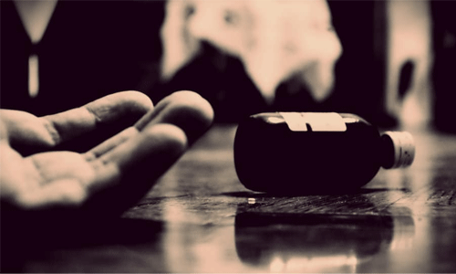 സെക്രട്ടേറിയറ്റിനു മുന്നില് മധ്യവയസ്കന് കീടനാശിനി കഴിച്ച് ആത്മഹത്യയ്ക്ക് ശ്രമിച്ചു സെക്രട്ടേറിയറ്റിനു മുന്നില് മധ്യവയസ്കന് കീടനാശിനി കഴിച്ച് ആത്മഹത്യയ്ക്ക് ശ്രമിച്ചു