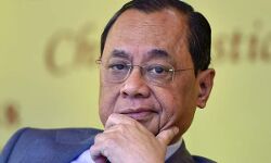 മുന്‍ ചീഫ് ജസ്റ്റിസിനെതിരേ ലൈംഗിക ആരോപണം ഉന്നയിച്ചതിന് പിന്നാലെ പിരിച്ചുവിട്ട യുവതിയെ സുപ്രിംകോടതി പുനര്‍നിയമിച്ചു