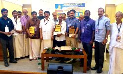 മലബാര്‍ സൗഹൃദവേദിയുടെ പ്രതിഭാപുരസ്‌കാരം സമ്മാനിച്ചു